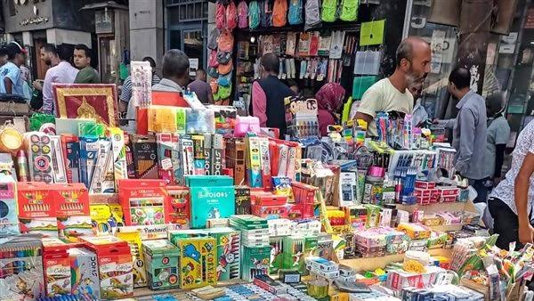 «الفجالة»... مركز تجارة الأدوات المكتبية في مصر